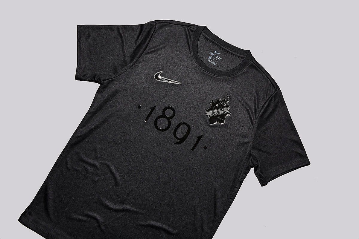 This Blacked-Out Jersey Will Look Just